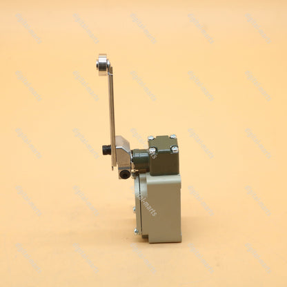 new 1PC omron In Box Limit Switch WLCA12-2 WLCA122 1 year