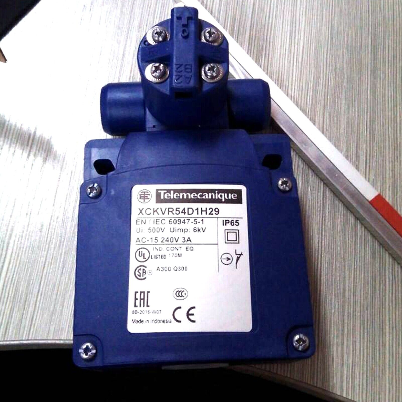 new TELEMECANIQUE XCKVR54D1H29 Limit Switch