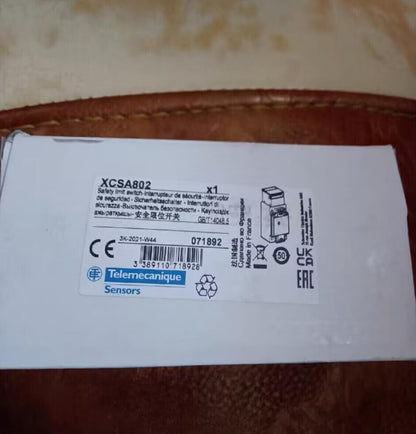 1PC  Schneider XCSA802 XCS-A802 Safety Limit Switch  Free Ship