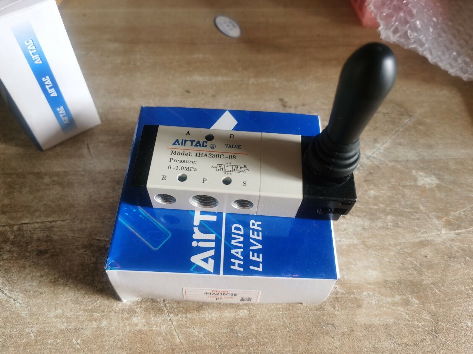 New 1PCS AirTAC 4HA230C-08 Hand Lever Valve - AIRTAC