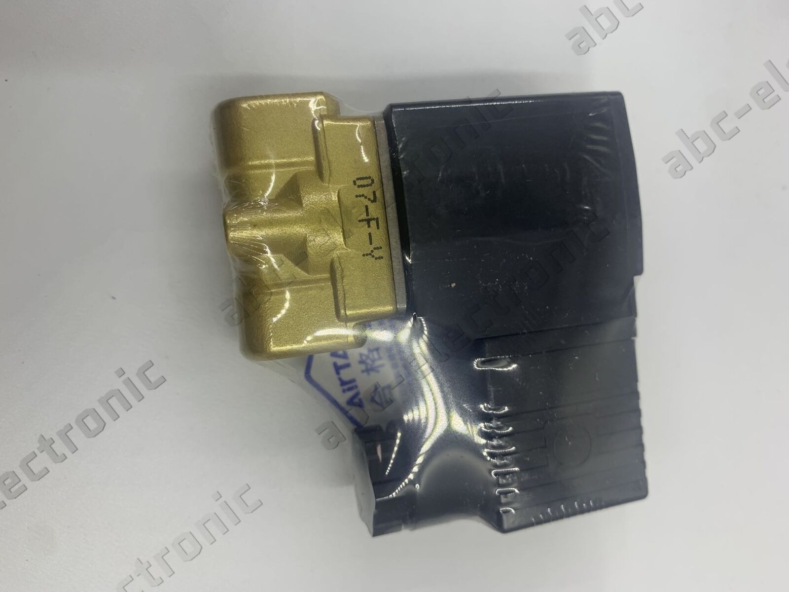 new 1PCS  Fluid control valve 2W03008B AirTAC