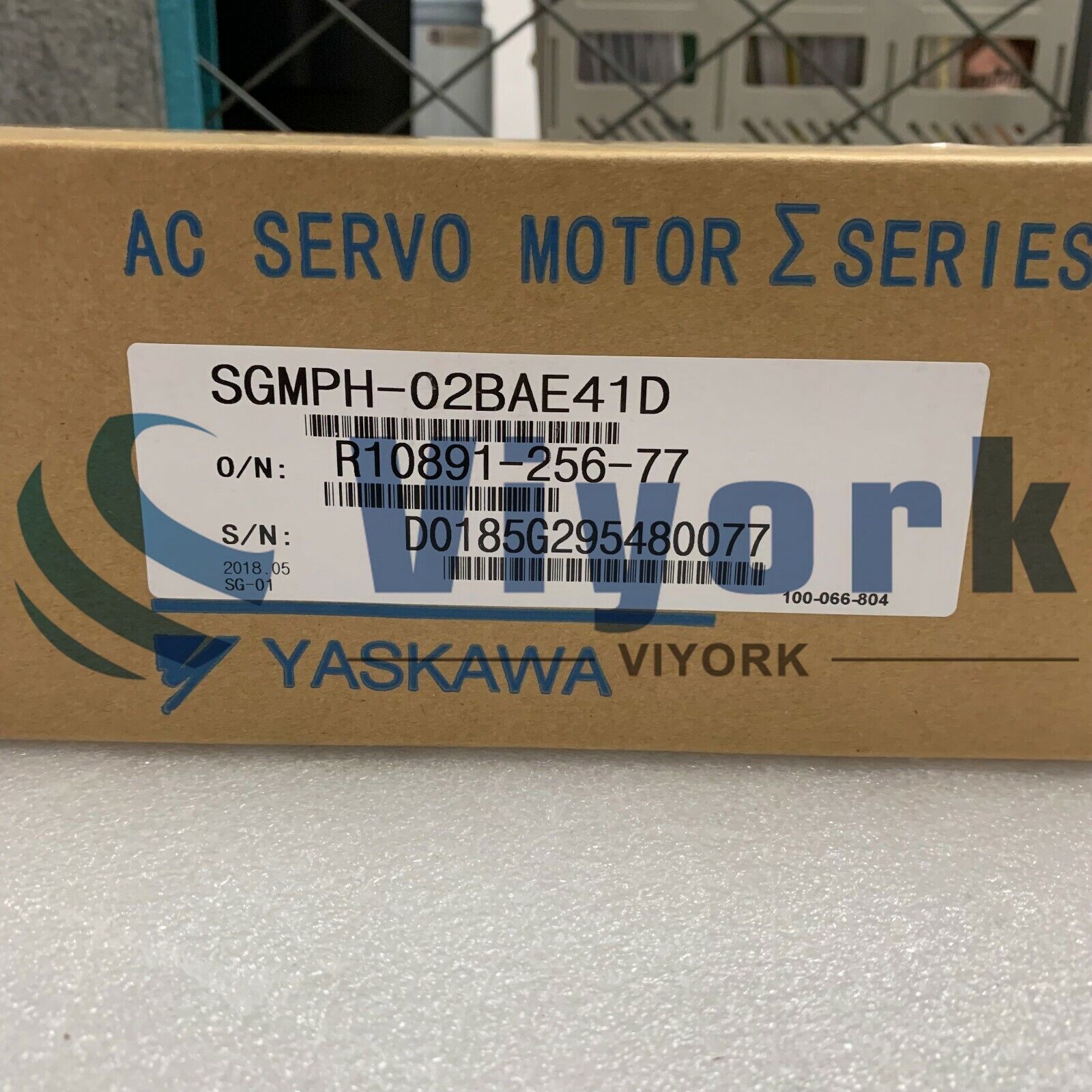 new Yaskawa SGMPH-02BAE41D AC SERVO MOTOR 200VAC 3000RPM 2.7AMP