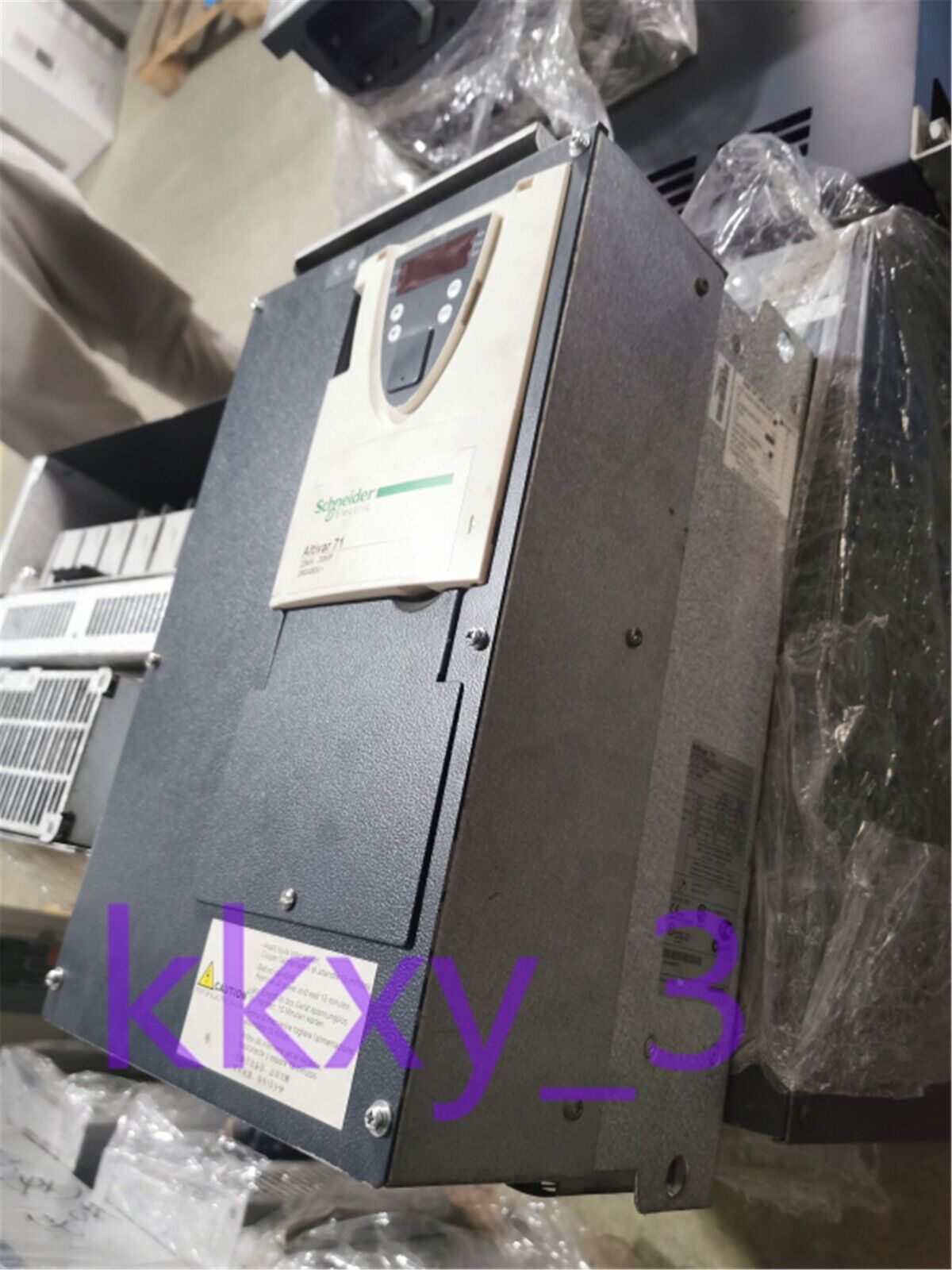 Used Item Schneider Inverter ATV71HD22N4Z - SCHNEIDER
