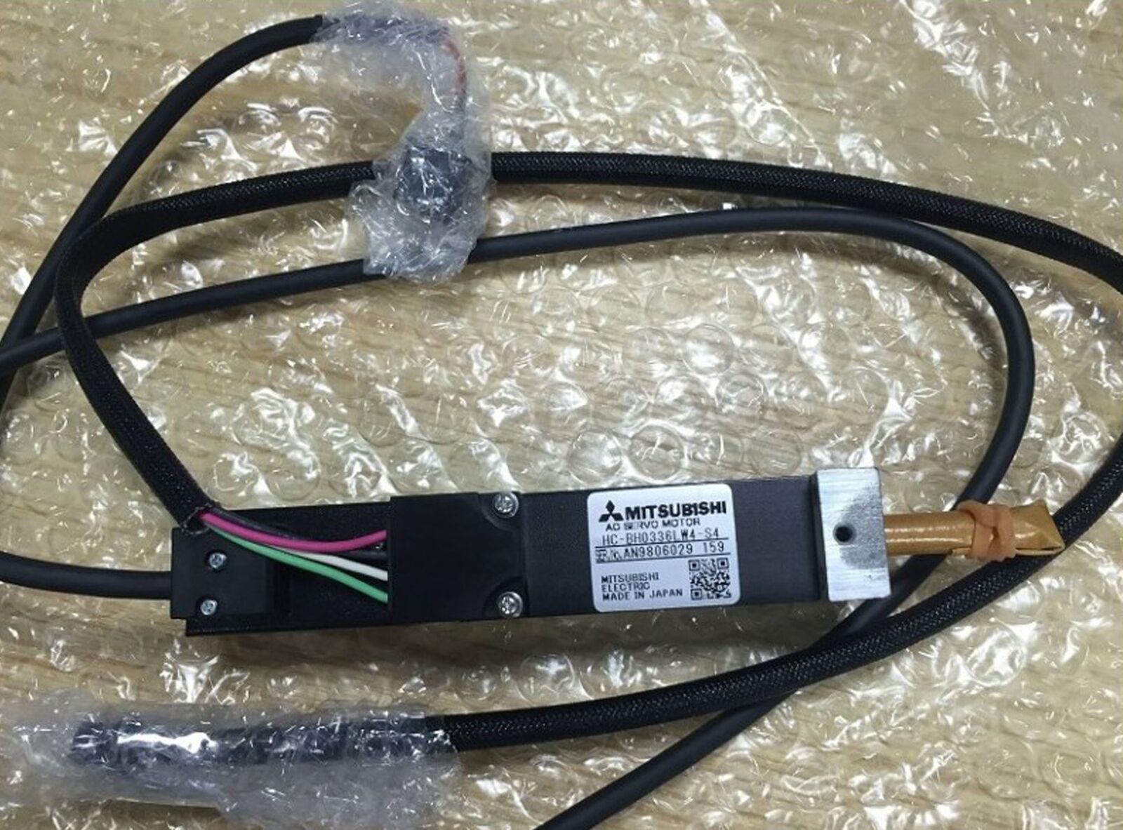 Mitsubishi AC Servo Motor Model HC-BH0336LW4-S4 Tested and in Good Condition - MITSUBISHI