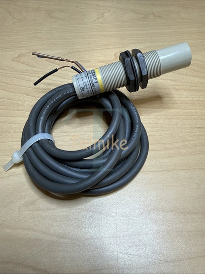 ! Omron E2K-X8MF1 Capacitive Proximity Switch