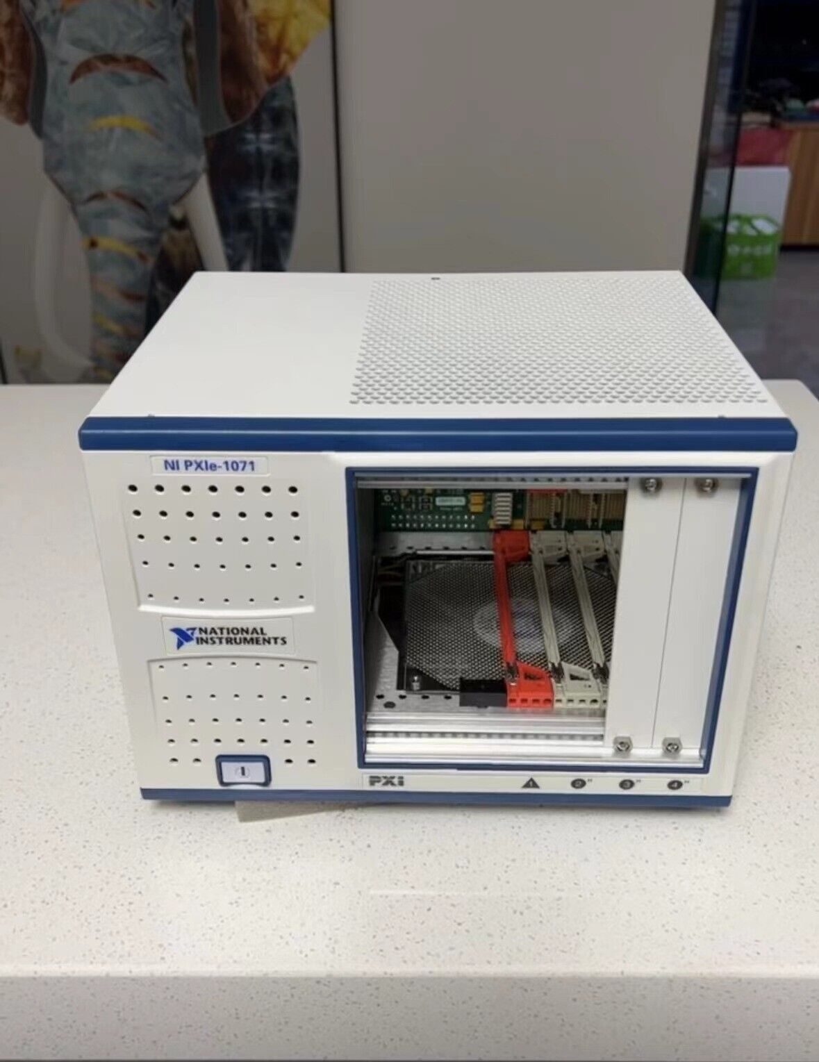 National Instruments NI PXIE-1071 Chassis - NATIONAL INSTRUMENTS