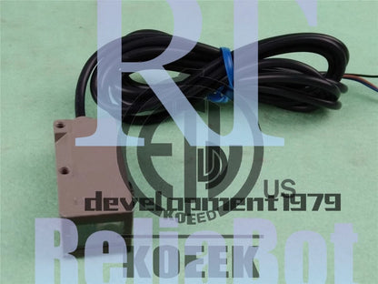 One E3S-CR11 10-30VDC Omron Photoelectric Switch~