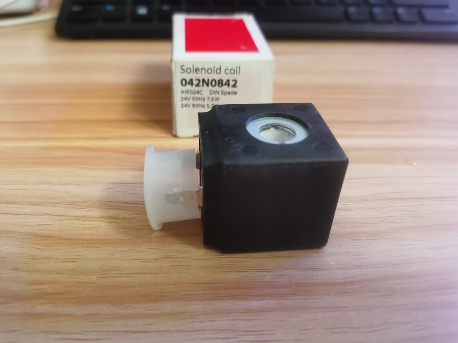 new 1PC Danfoss 042N0842 AM024C Solenoid Valve 24V In Box - DANFOSS