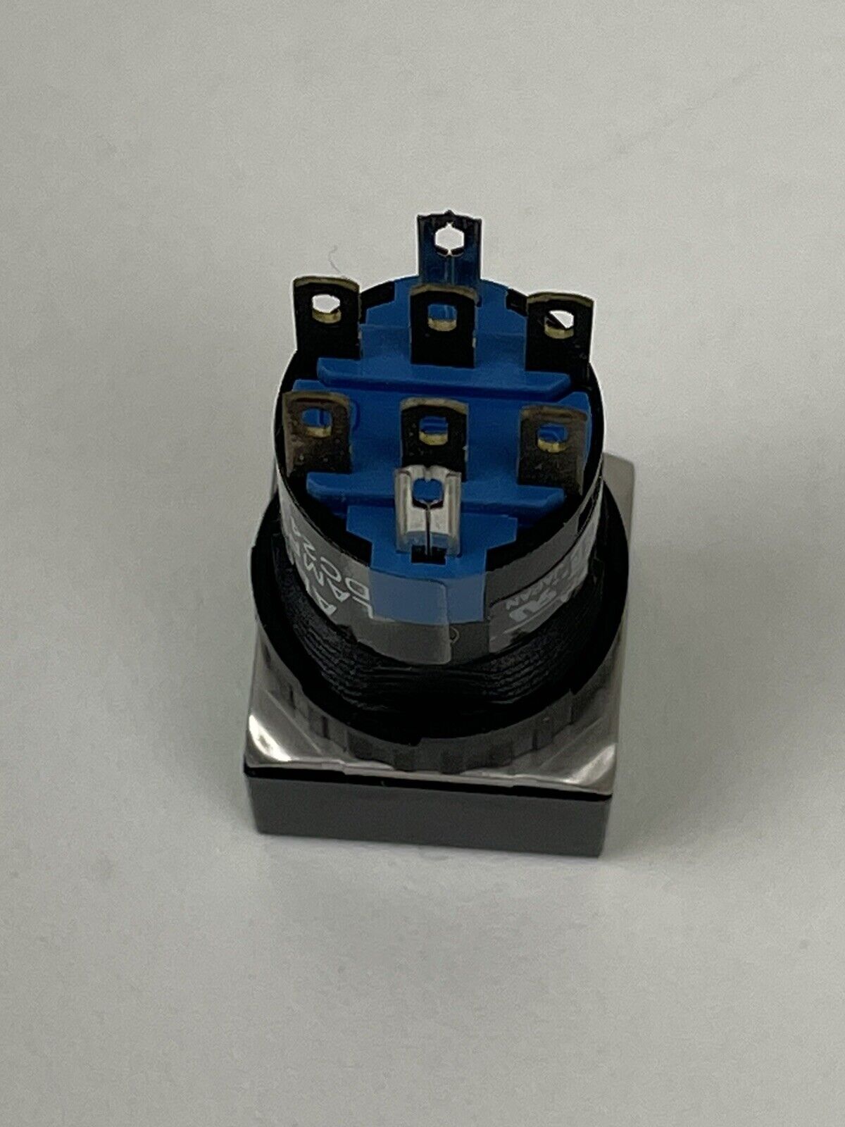 new Idec AL6Q-M24P-G Industrial Pushbutton Switch - DECO