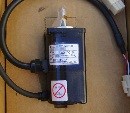 1PC YASKAWA AC SERVO MOTOR SGMAH-A3AAA21