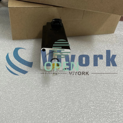 1PCS Yaskawa SGMAS-C2ACA61 AC SERVO MOTOR