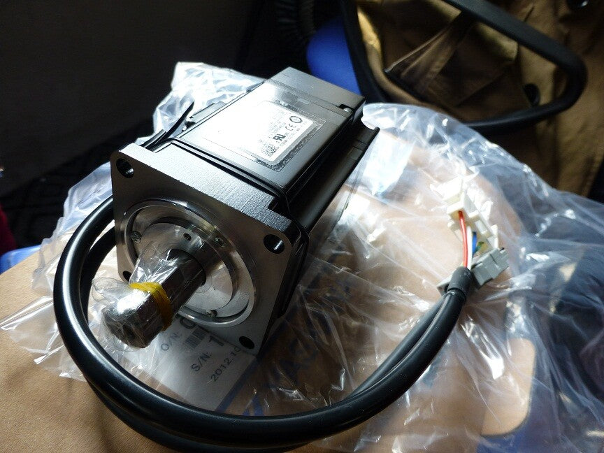 YASKAWA AC SERVO MOTOR SGMJV-02ADC6S SGMJV02ADC6S