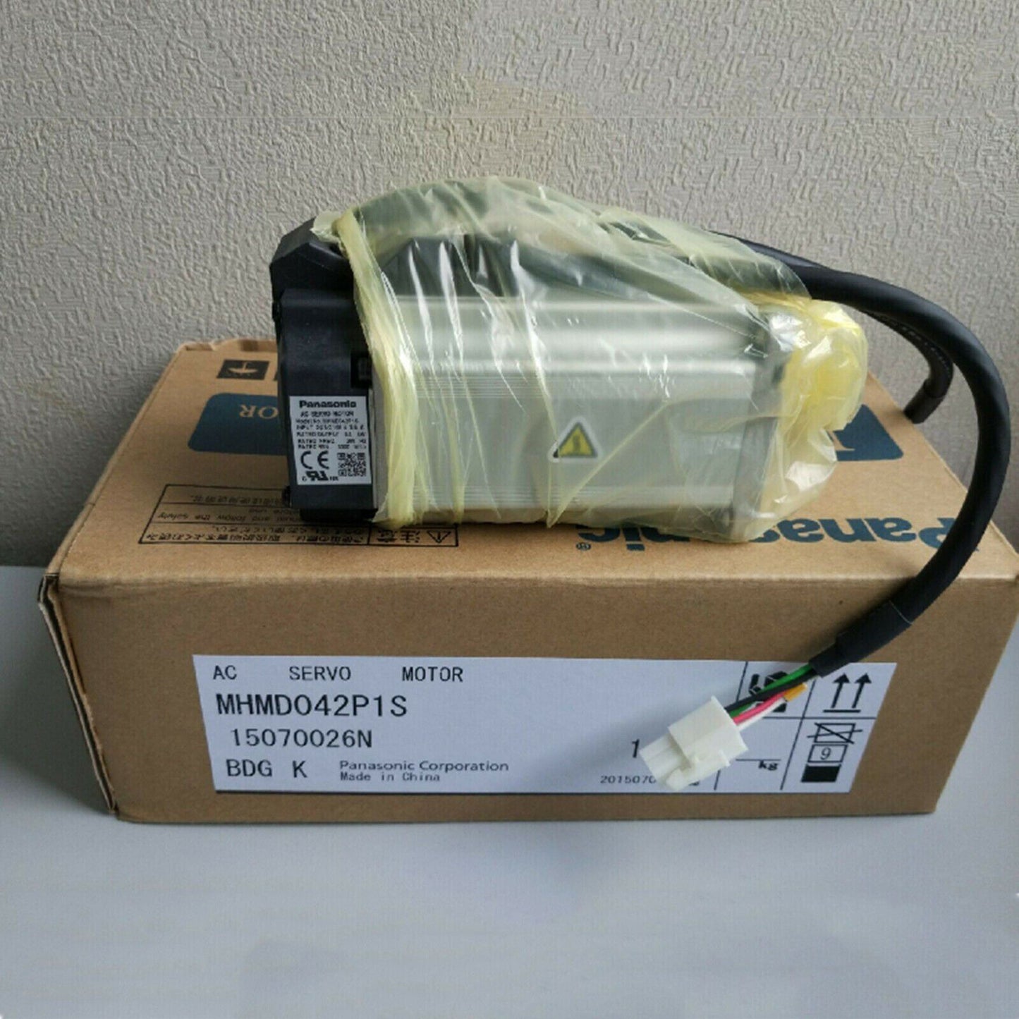 Panasonic AC Servo Motor MHMD042P1S - PANASONIC