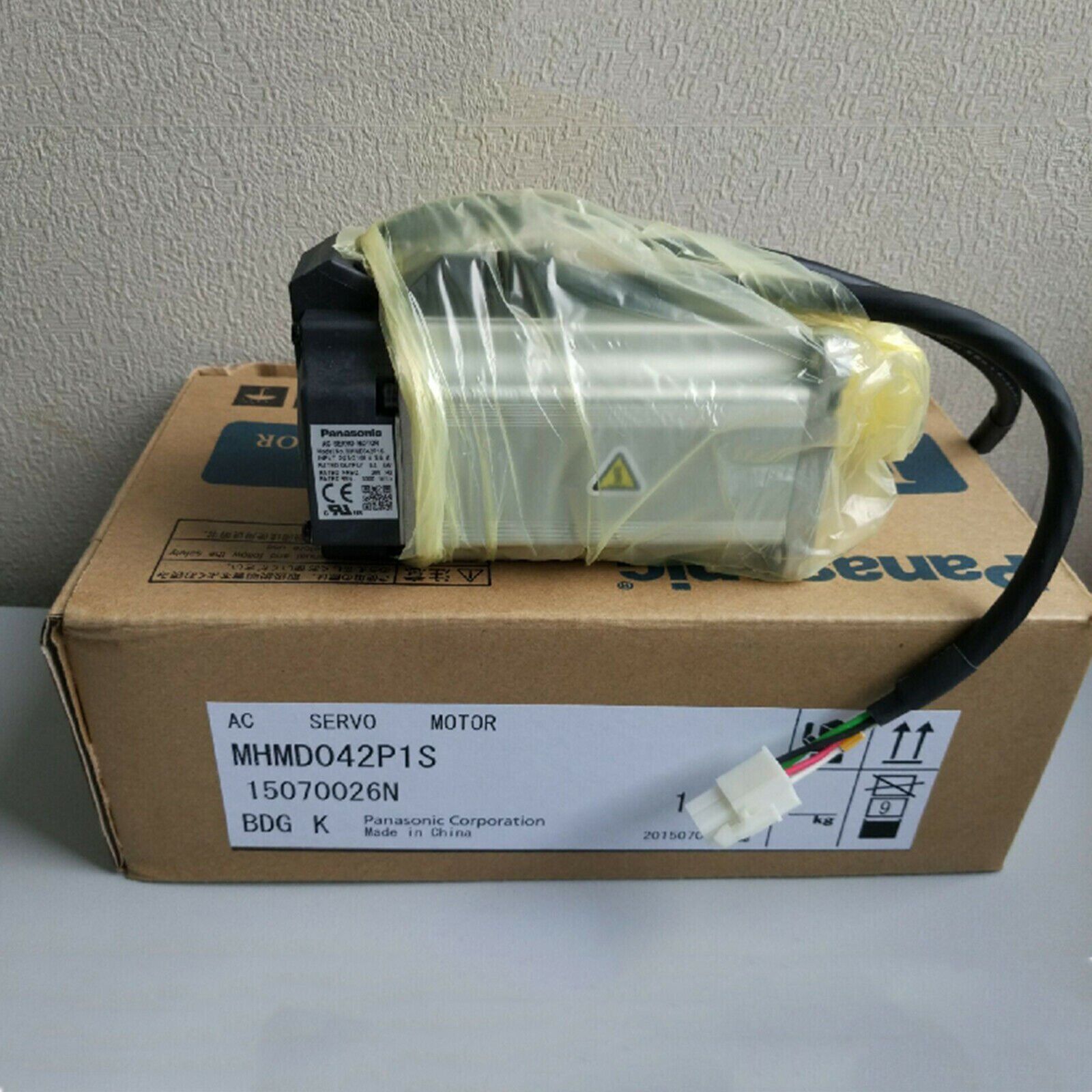 Panasonic AC Servo Motor MHMD042P1S - PANASONIC