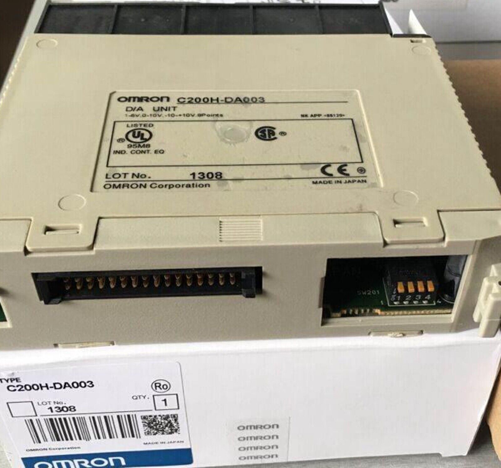 OMRON C200H-DA003 Analog Units | High Precision Temperature Sensor | 12V DC, 60Hz, Sinusoidal Waveform, Automatic Calibration | OMRON C200H-DA003 - OMRON