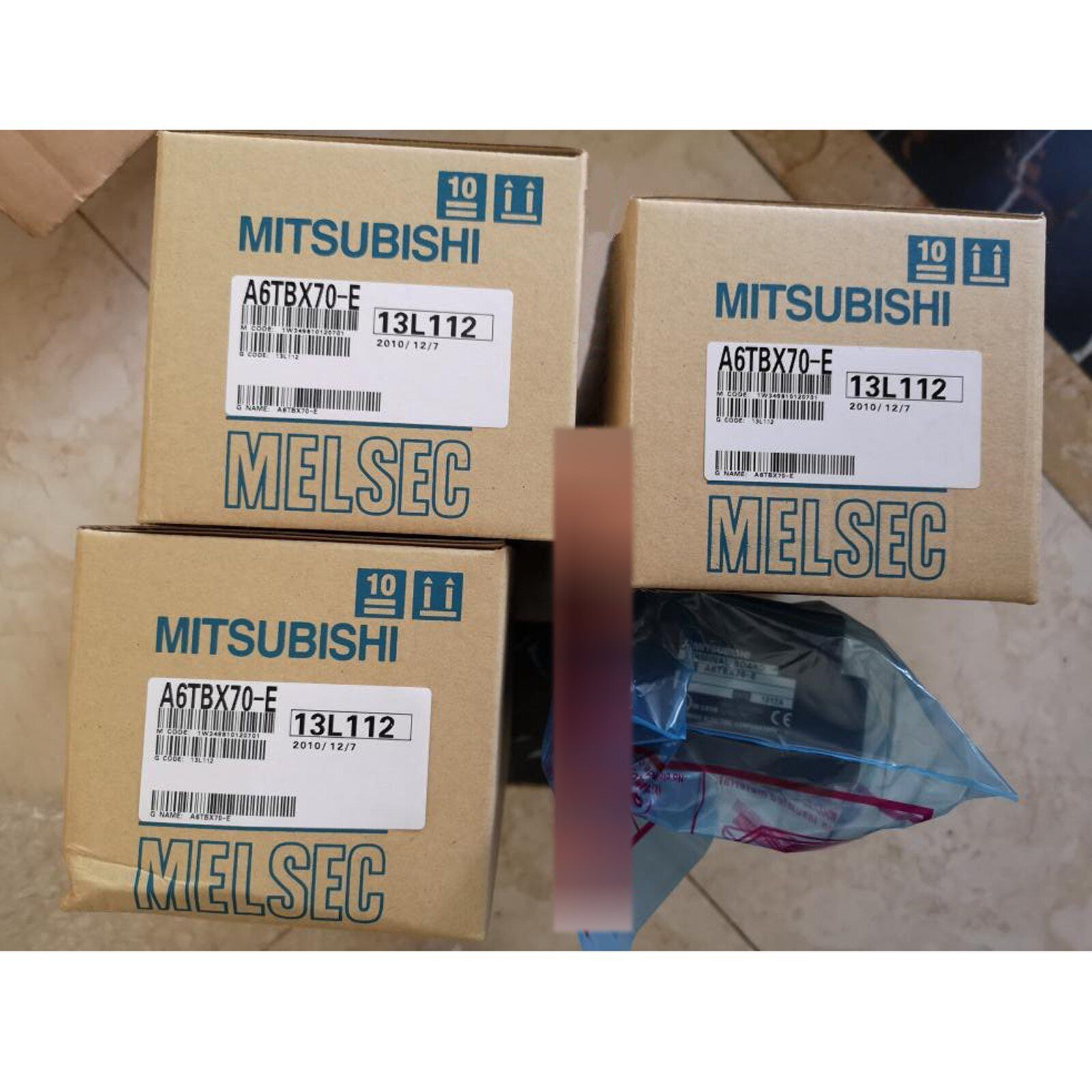 Mitsubishi A6TBX70E Output Module PLC - MITSUBISHI