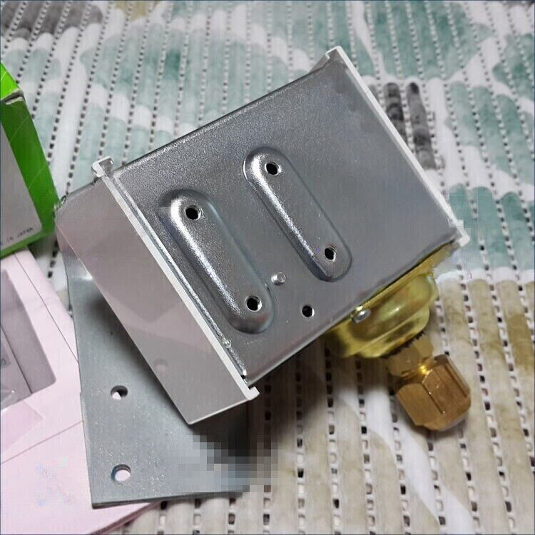 SAGINOMIYA Pressure Switch SNS-C110X - New 1-Piece - SAGINOMIYA