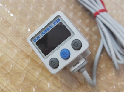 1PC  SMC Digital display pressure switch ZSE40AF-C4-T Free shipping
