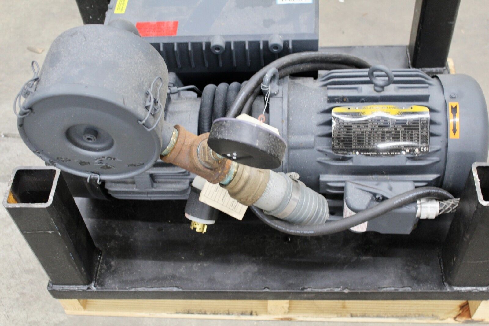 used Busch RA0100.F506.DGXG Rotary Vane Vacuum Pump R5 RA 0100 F