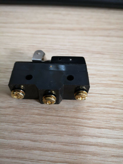 new 1PC Moujen MJ2-1704-F Limit Switch *TT - MOUJEN