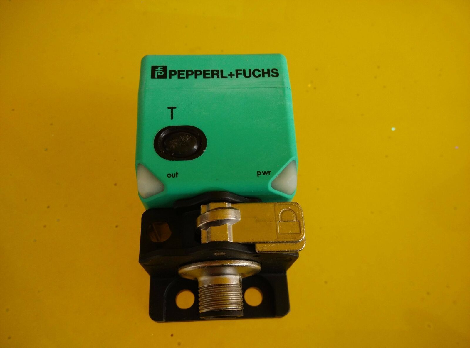 new 1PCS  In Box Pepperl+Fuchs UC2000-L2-I-V15 Sensor Pepperl