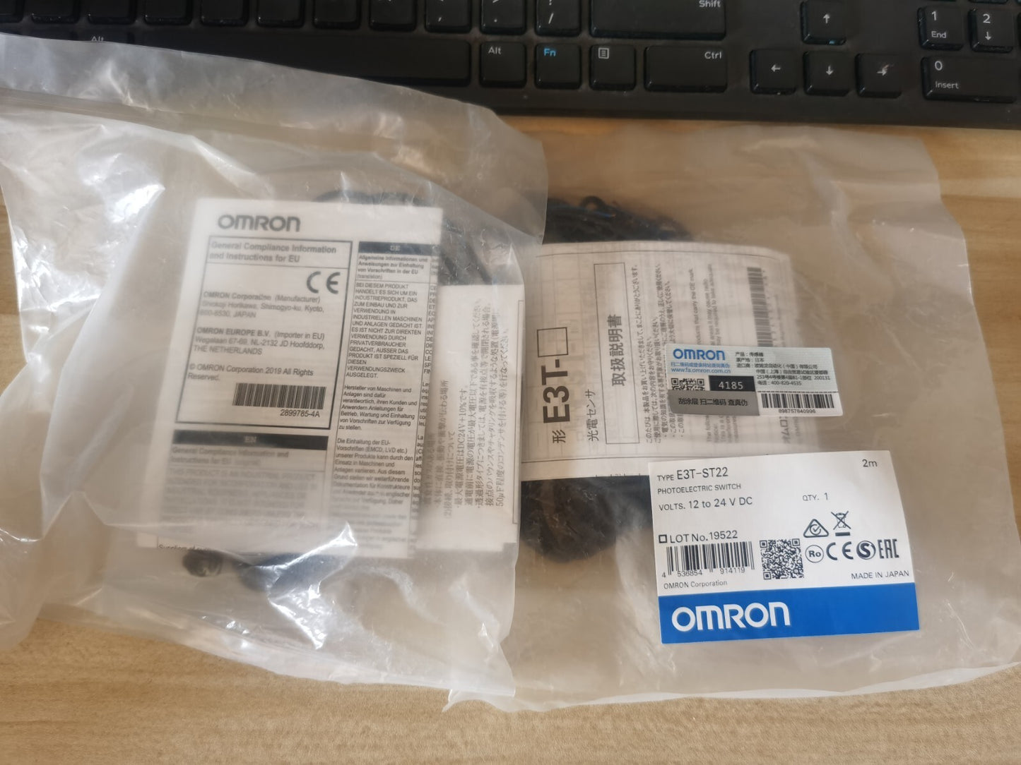 1PCS Omron E3T-ST22 E3TST22 2M Photoelectric Sensor - Free Shipping *TT