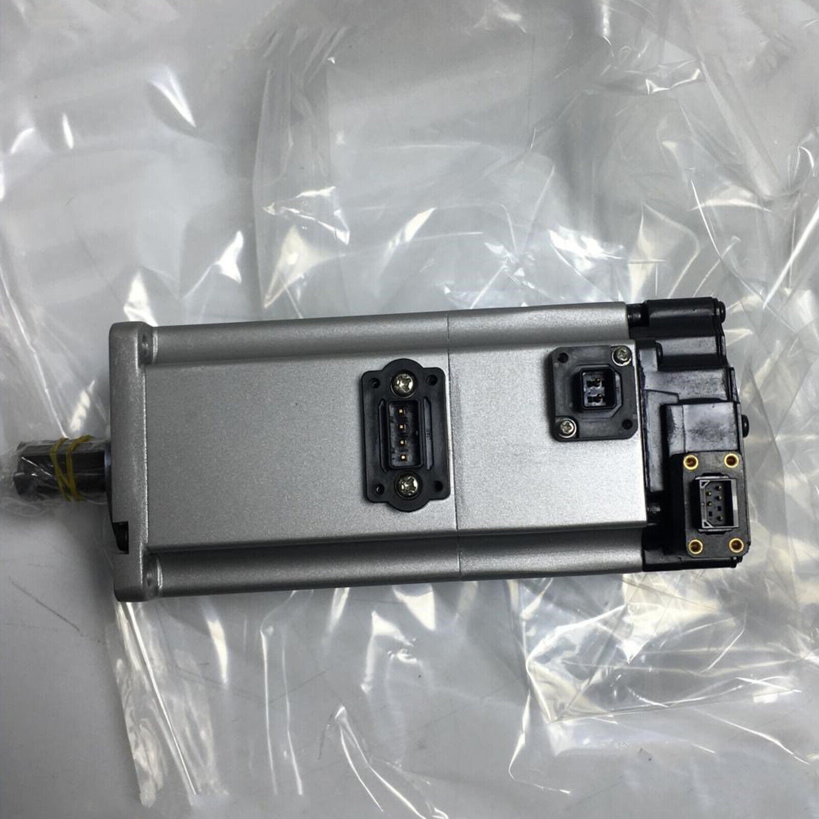 Omron R88M-K40030H-BS2-Z AC Servo Motors (1-Year Warranty) - OMRON