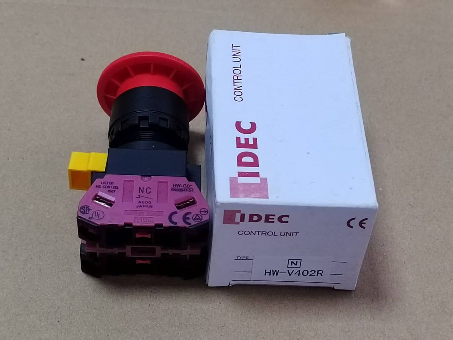 new 1PCS for IDEC HW-CB02 Emergency stop button switch