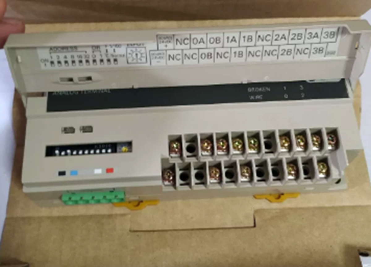 OMRON DRT1-TS04P Temperature Control Analog Input Terminal PLC Module - OMRON