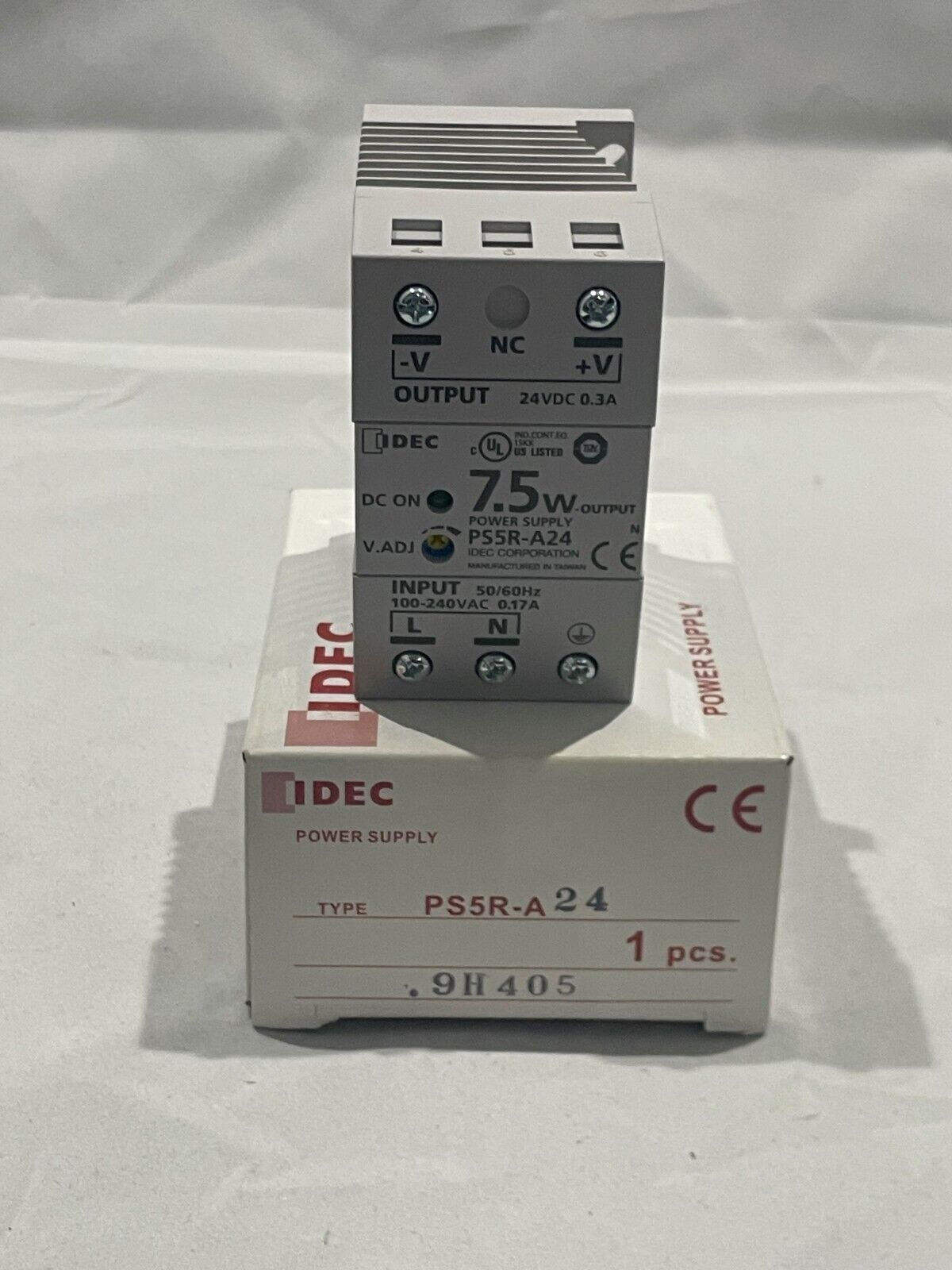 New Idec PS5R-24 24VDC 7.5W Power Supply - IDEC