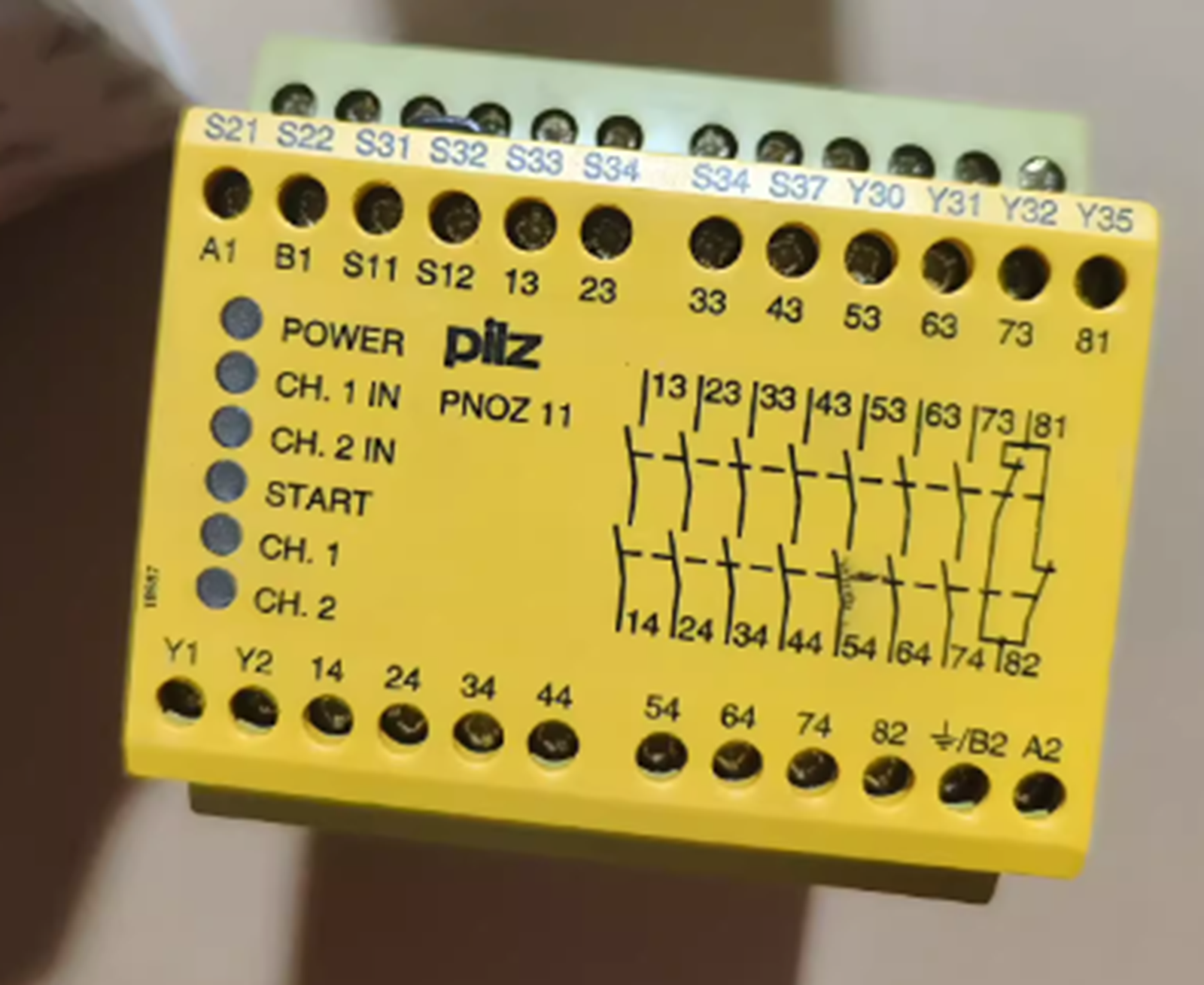 NEW Pilz 774080 safety module PNOZ 11 24VAC 24VDC SHIP Pilz