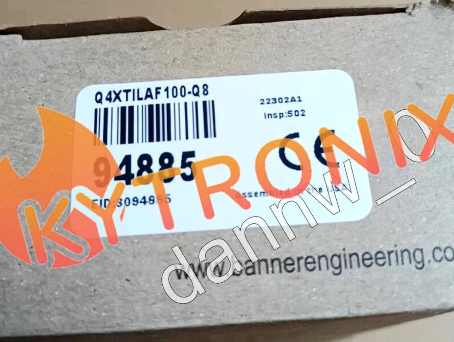 BANNER Q4XTILAF100-Q8 laser sensor