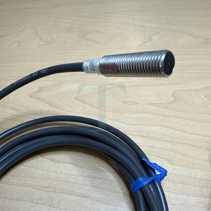 ! Omron E2E-X2D1-N Proximity Sensor Prox 13722M