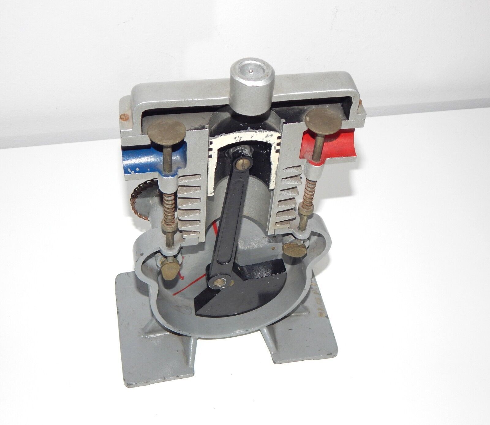 used Old driving school model four-stroke engine engine demonstration model...