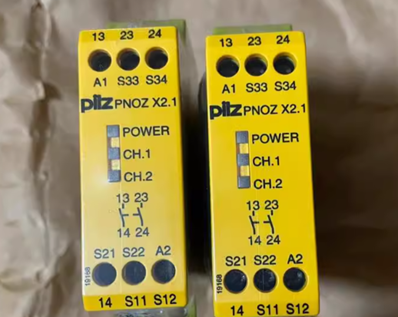 Pilz PNOZ X2.1 24VAC/DC 774306 Safety Relay Screw Terminal Pilz