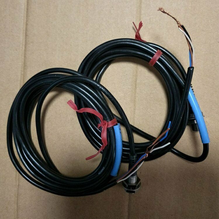 used ONE Keyence Proximity Sensor Tested EZ-8M - ONE