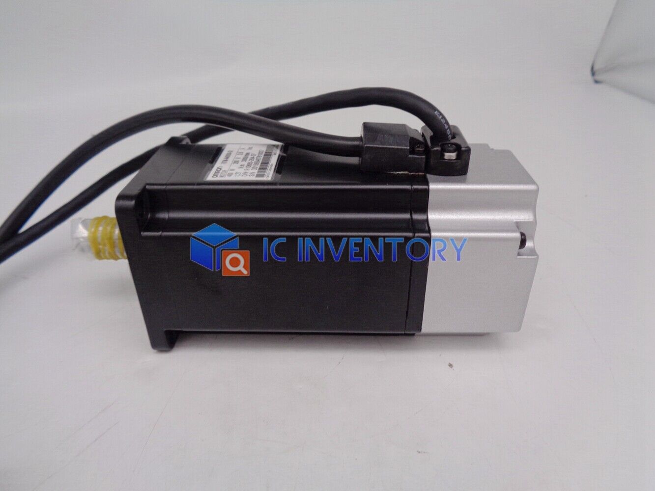 new 1PCS ones OMRON AC SERVO MOTOR R7M-A40030-S1 - OMRON