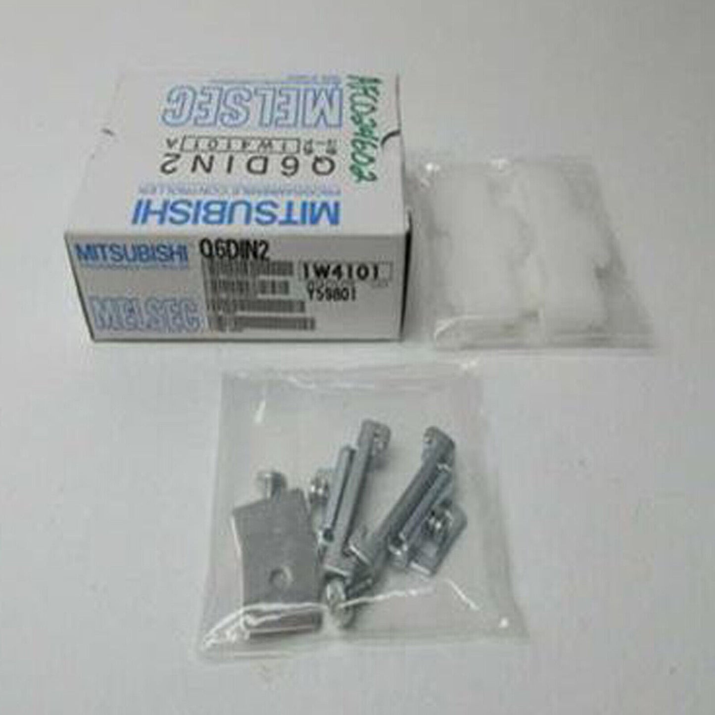 Mitsubishi Q6DIN2 DIN Installation Adapter - MITSUBISHI
