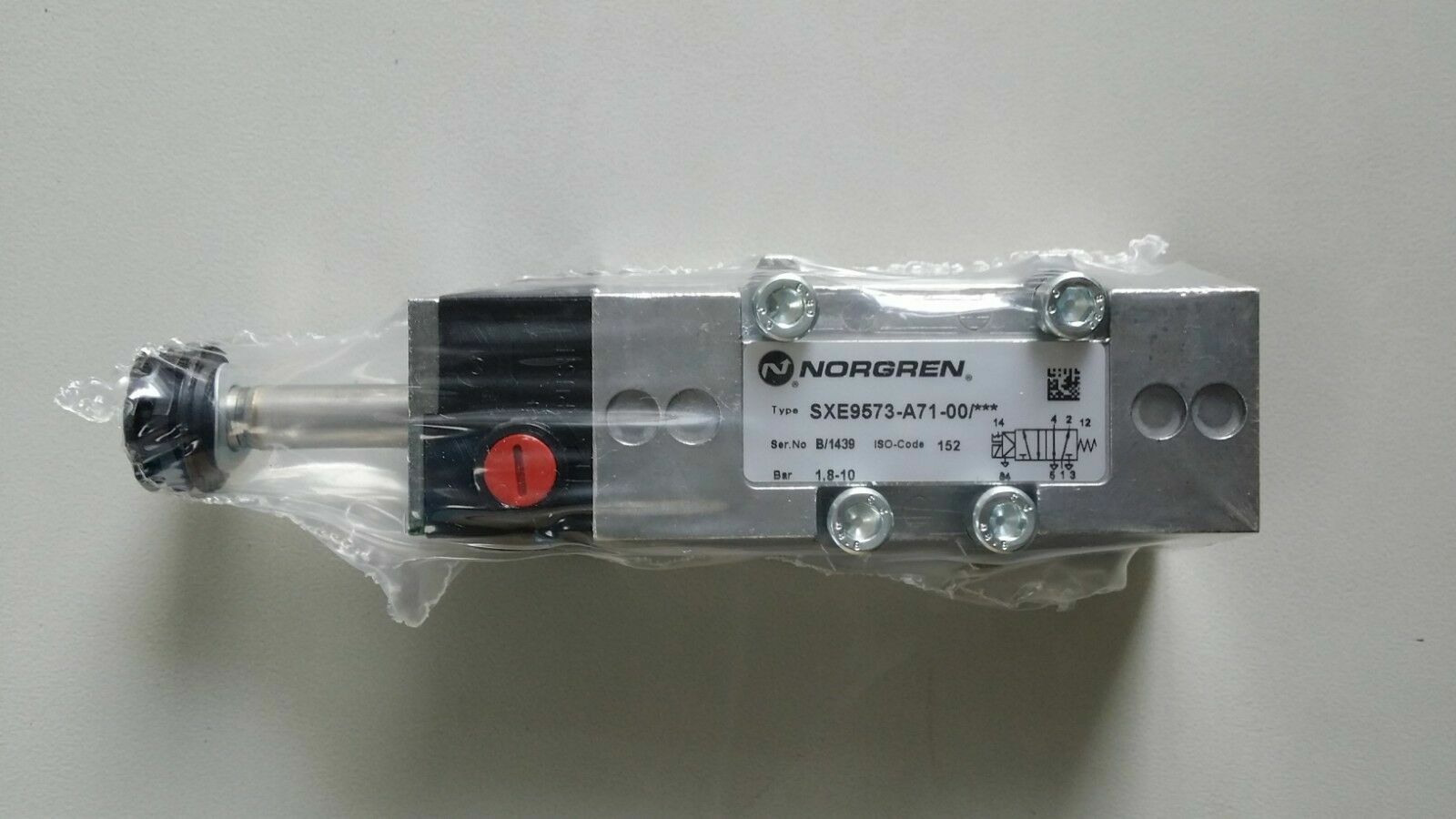 new 1PC  NORGREN SXE9573-A71-00 In Box