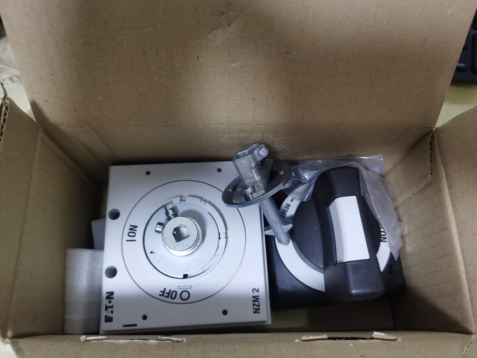 1PCS Eaton Moeller NZM2-XTVD-60 Rotary Handle - In Stock - EATON MOELLER