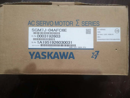1PC YASKAWA SGM7J-04AFC6E SERVO MOTOR SGM7J04AFC6E