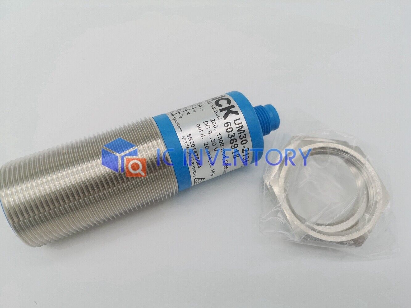 new SICK UM30213113 UM30-213113 ULTRASONIC SENSOR 0-10V 4-20 mA - SICK