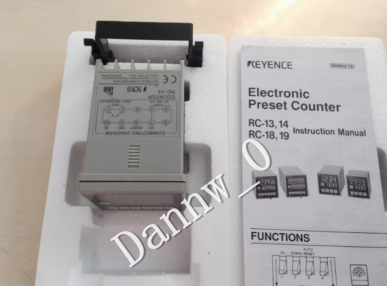 KEYENCE RC-14 Display Electronic Preset Counter - KEYENCE