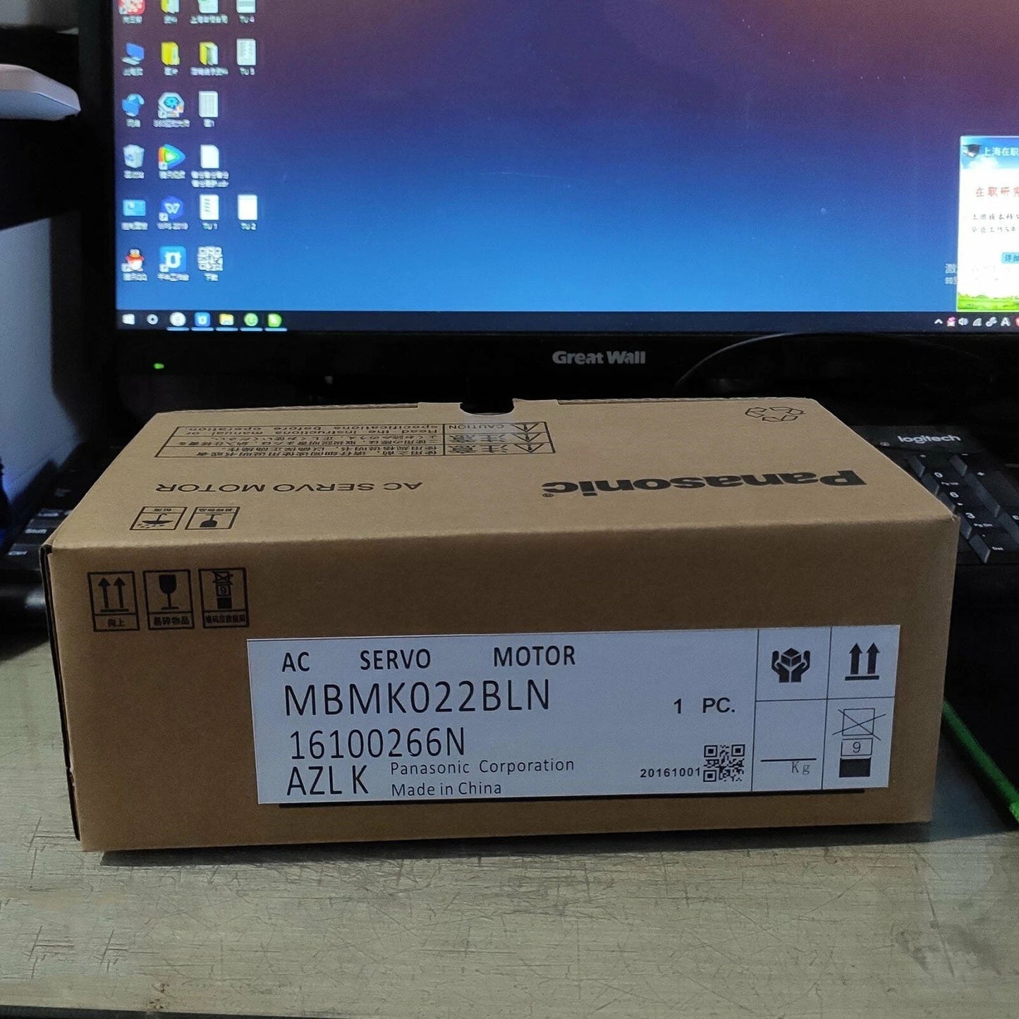 One Panasonic MBMK022BLN AC Servo Motor In Box ping