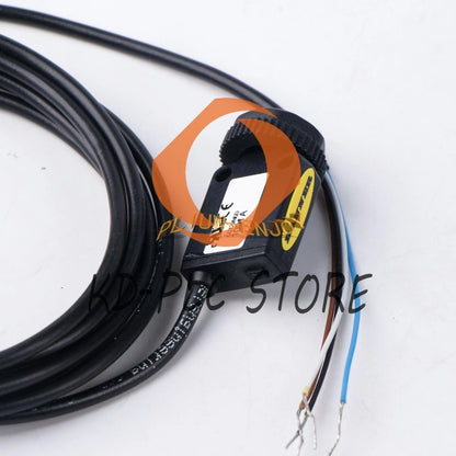 1PCS BANNER QS12VN6D Photoelectric Sensor