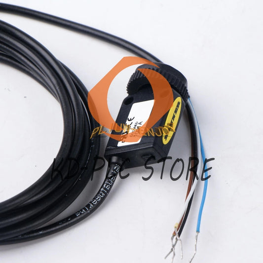1PCS BANNER QS12VN6D Photoelectric Sensor