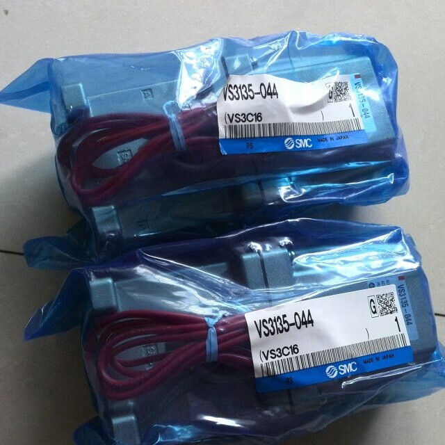 1PC SMC VS3135-044 Solenoid Valve - SMC
