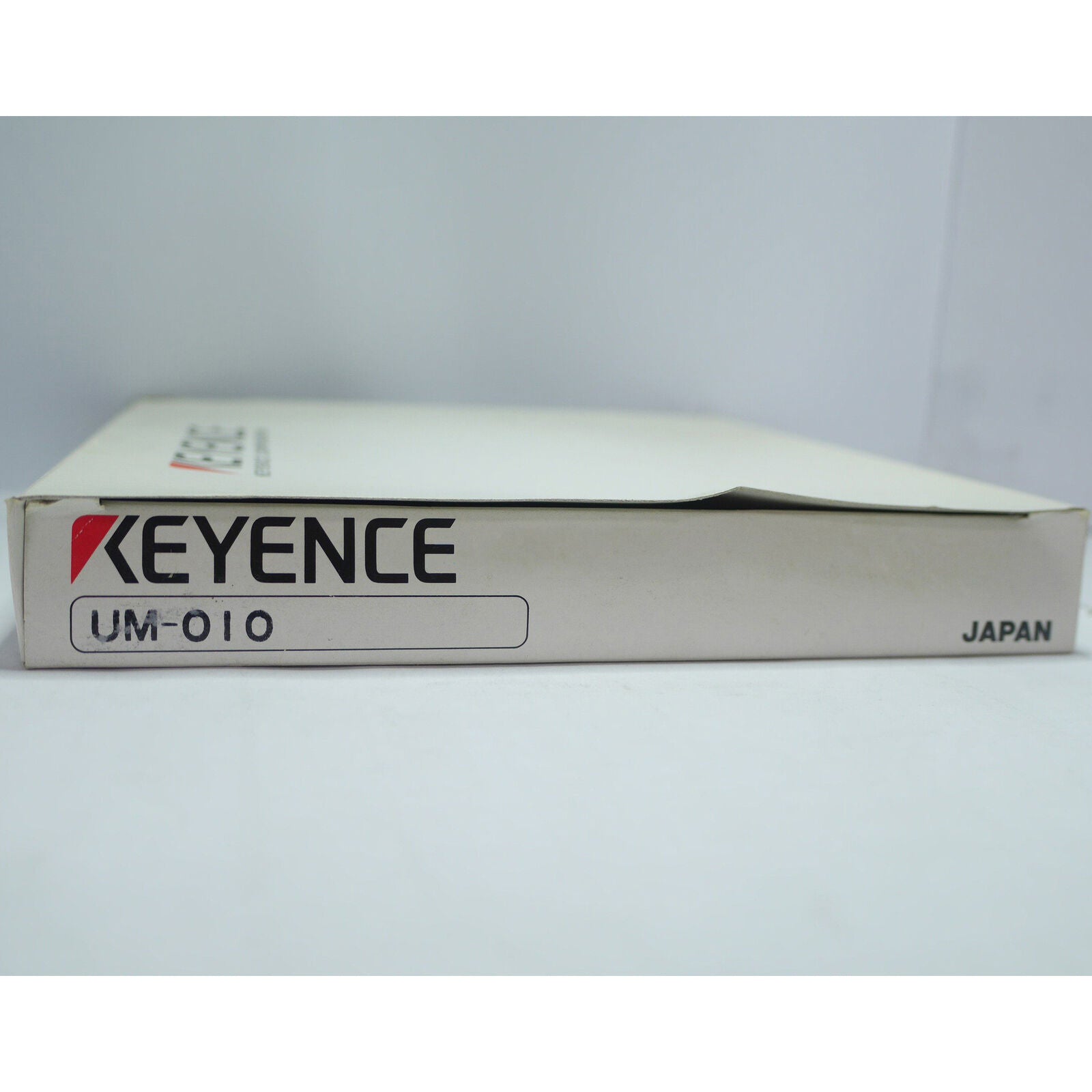 Keyence Mounted Level Switch UM-010 - KEYENCE