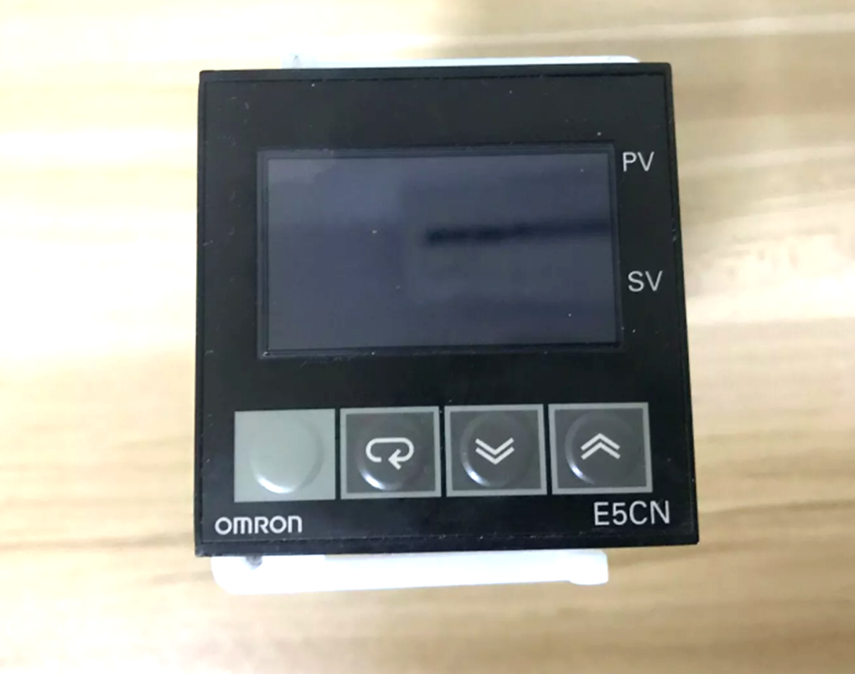 Omron E5CN-RMP-500 Temperature Controller | Precision Temperature Regulation | 500W heating element | -20°C to +80°C temperature range | Contactless infrared sensor | RS-485 and RS-232 connectivity | ±0.5°C accuracy | Industrial and household use - OMRON