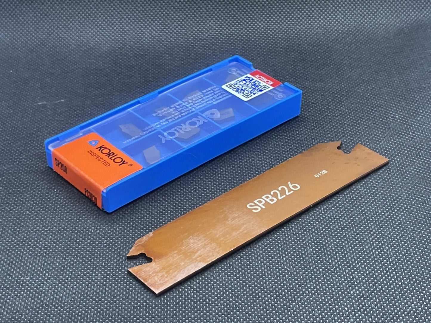 Korloy SP200 PC9030 (10 PCS) Carbide Cutoff Inserts with SPB 26-2 Parting Blade